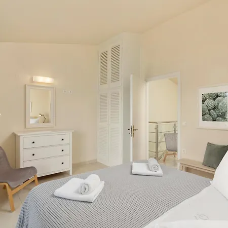 Skales Plage d'Almiros