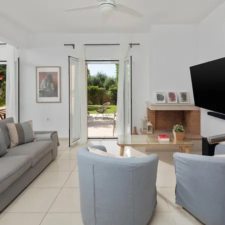 Skales * Almiros Beach