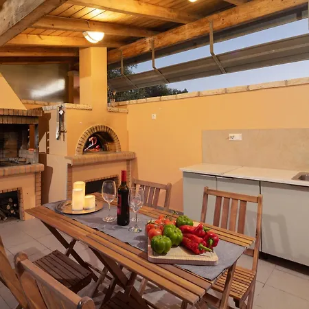 Skales Plage d'Almiros